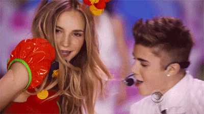 【涨姿势】和姑娘约会,男人最关注什么部位?